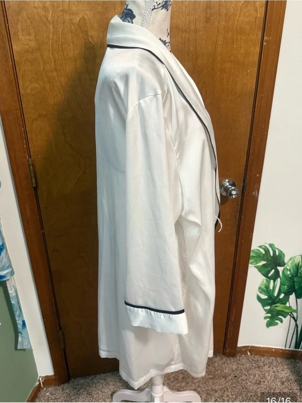 Kate Spade- White black “Mrs” satin robe with belt, XL